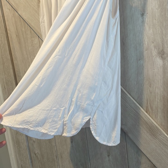 Old navy white tank. Size medium. - Picture 4 of 5